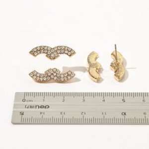 Pendientes de oro de 18 quilates de lujo Pendientes de diamantes de amor para mujer Joyería de diseñador 2023 Nuevo diseño para pendientes de mujer Joyería de regalo familiar de acero inoxidable al por mayor ZG1271