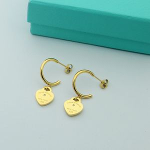 Luxe designer branded hart stud hoepel 316L roestvrij staal 18k goud zilver roos vrouwen letter logo graveren liefde diamanten oorbellen meisjes bruiloft sieraden