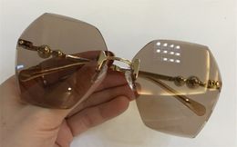 Luxe-2019 nieuwe modeontwerper zonnebril onregelmatige frameloze kristallen snijdende lenzen zomer lichtgekleurde decoratieve brillen voor dames