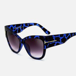 Luxury-2019 TOYEARN Sexy Dames Cat Eye Zonnebril Vrouwen Vintage Merk Grote T Frame Tom Gradiënt Zonnebril Vrouwelijke Oculos UV400