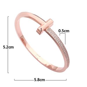 Luxe 2021 Design Mode Hommes Femmes Bracelets T1 Bijoux Large Bande Pleine Diamant Cristal En Acier Inoxydable Lettre Bracelet Bracelet266K