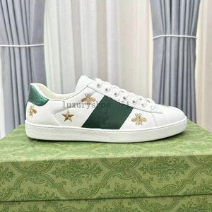 Luxury 2023 Scarpe firmate da uomo Cartoni da donna Cartoni da scarpe casual Ace Ace Genuine Snake Stripes Stripes classiche Sneaker 35-46 02