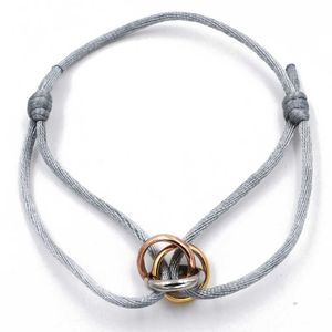 Bracelet Trinity de luxe en acier inoxydable 316L avec pendentif bracelet à trois anneaux couple bracelet accessoires de mode pour hommes et femmes.