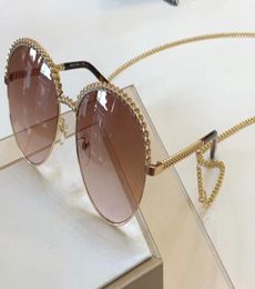 Luxury 4242 Lunettes de soleil charmantes Chaîne suspendue Silver Grey 2019 Blogger Sun Glasses Femme Designer Sunglasses Shades Nouveau avec Box9863434