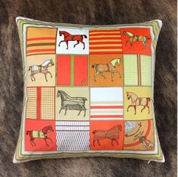 Luxe 45 * 45 cm Taie d'oreiller Couverture Super Doux Velours Double-face Impression Cheval Designer Canapé Coussin Couvre Taie D'oreiller 2023071905