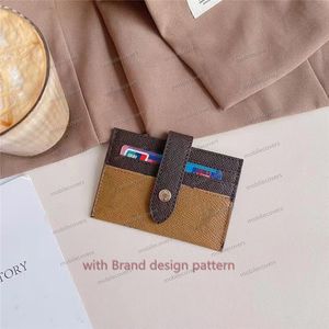 Luxe 8-Color Cases Pouches Paspoort Cover Fashion Name Folder Bank Card Slot Idcard Slot Eenvoudig te dragen met 3 poorten Lederen kaarten Stickers