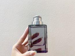 L'emballage exquis durable pour hommes et femmes de parfum transparent de luxe 90ML est très approprié, une variété d'options de style, la personnalisation du support