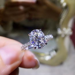 Luxe 925 zilveren ring Uitstekend gesneden ovale Moissanite verjaardagscadeau-engagement