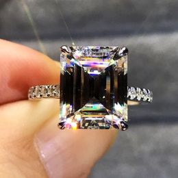 Luxe 925 bagues de fiançailles en argent sterling pour femmes taille émeraude 4CT bague en diamant simulé bijoux en platine