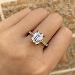 Luxe 925 bagues de fiançailles en argent sterling pour femmes coupe émeraude 4CT bague en diamant simulé bijoux en platine cadeau de fille