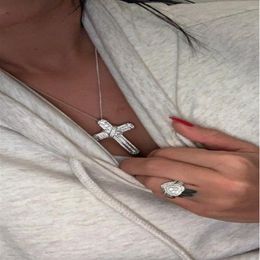 Luxury 925 argent sterling exquis Bible Jesus Cross Pendant Collier pour femmes hommes Charme crucifix Simulate Diamond bijoux 223u