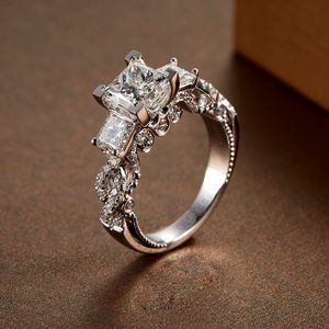 Luxe 925 Sterling Zilveren Princess-Cut Square Diamond Drie Side Stone Ring Eternal Engagement Trouwringen voor Dames Bruid Sieraden Gift