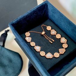 luxe Een merk liefde hart armband ontwerper voor vrouwen charme parel elegante roze harten diamant kalkoen consistente tennis nagel armbanden sieraden