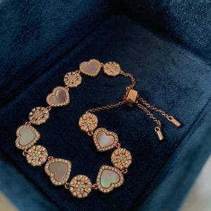 luxe Een merk liefde hart armband ontwerper voor vrouwen charme parel elegante roze harten diamant kalkoen consistente tennis nagel leraren armbanden sieraden