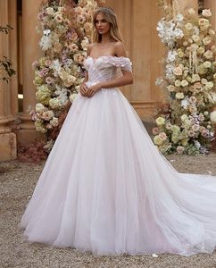 Luxury A Line Marid Robes plies hors de l'épaule robe de mariée boho avec une fleur 3D rose faite sur mesure