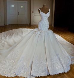 Vestido de novia de sirena Abiye de lujo, vestidos de novia de encaje con cuello en V y cola larga Watteau, encaje con cuentas de cristal, Dubái, 2023