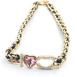 Luxe et à la mode femmes en cuir noir étendu collier en or en forme de coeur rose diamant lettre disque pendentif conception bijoux de haute qualité cuivre charme collier