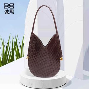 Sac fourre-tout de luxe et polyvalent de grande capacité, sac tissé artisanal, sac à bandoulière portable décontracté tendance pour femmes 240305