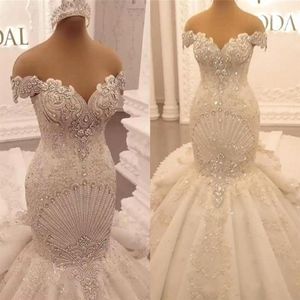 Appliques de luxe dentelle sirène robes de mariée 2022 princesse épaule cristal dos nu volants train cathédrale arabe Dubaï Bri271j