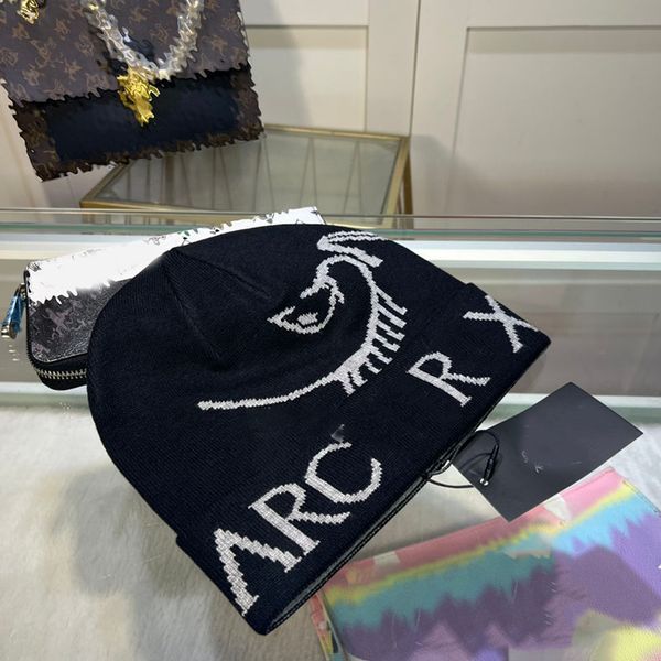 Gorro sin ala de diseñador de arco de lujo para hombre y mujer, gorro Arcterxy estampado con letras clásicas de moda multicolor para otoño e invierno