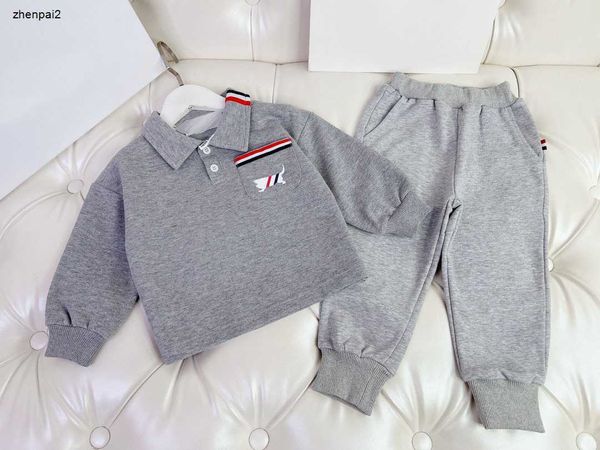 Luxe automne bébé Survêtement Stripe design enfants vêtements de marque Taille 90-150 garçons filles POLO à manches longues et pantalons Nov25