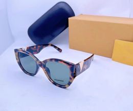 Luxury AWG Sunglasses pour les femmes avec des rivets UV Protection Femmes Designer Vintage Square Full Crame Top Quality Vendre avec un paquet