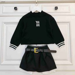 Ropa de bebé de lujo, diseñador para niños, trajes de vestir, conjuntos de otoño para niñas, tamaño 100-150 CM, 2 piezas, suéter de manga larga y falda corta de nailon Sep01