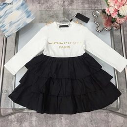 Ropa de bebé de lujo Impresión de letras doradas Vestido de niña Diseñador Vestido de manga larga para niños Tamaño 100-150 CM Falda de pastel de múltiples capas para niños Sep01