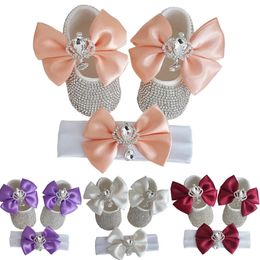 Zapatos de lujo para niña, conjunto de diadema con lazos de corona, zapatos nacidos de princesa de cristal, accesorios de pografía para niños pequeños, primeros caminantes, artículos para bebés 240115