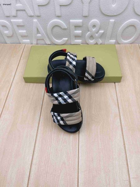 Zapatillas de bebé de lujo Sandalias de verano de moda para niños y niñas Tamaños 26-35 Zapatos de diseñador para niños Sandalia para niños pequeños Incluye caja de zapatos de marca