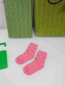 Chaussettes de bébé de luxe bas pour tout-petits Un paquet de cinq paires de vêtements de marque pour enfants garçon fille tuyau grille lettre impression collants enfant