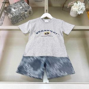 Ensemble T-shirt de luxe pour bébé, survêtement d'été pour enfants, taille 100 à 150 CM, manches courtes et short en denim imprimé feuille d'olivier, 24Feb20