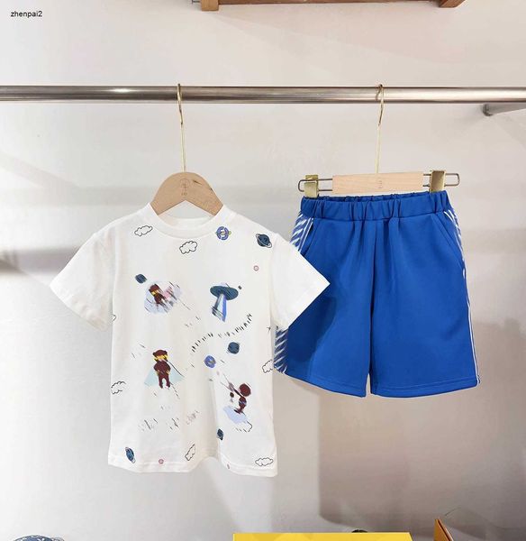 Traídos de bebé de lujo para niños Traje de manga corta para niños Tamaño de ropa de diseño para niños 100-160 cm Camiseta estampada y pantalones cortos azules 24 abril