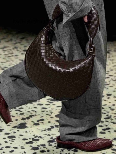 Sacs de luxe Bvs Imitation Marque Trendy Crescent Sac tissé en cuir véritable Twin pour hommes et femmes à la mode à tricoter à la main