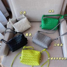 Luxe tassen Trend Tassen 2023 23 Lente/zomer Vier seizoenen Nieuw Gebreide tas Cameratas Damestas Little Lovely Pillow Bag Tofu Bag Zero Wallet