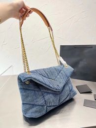 Nouvelle chaîne de sac en denim lavable pour femmes, sac postier oblique à une épaule, conception de nuage avancée, chaîne de poche à rabat, haute beauté, mode, classique