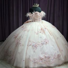 Robe De Bal De Luxe Quinceanera Robe 3D Floral Applique Dentelle Plume Robe De 15 Anos Doux 16 Anniversaire Pageant Princesse Robe De Fête