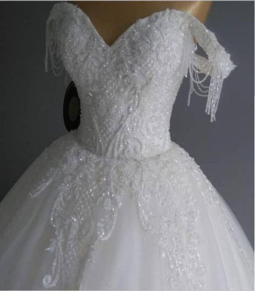 Robe de mariée de robe de bal de luxe avec perles délicates nouvelles robes nuptiales sur mesure plus vestiges de taille de novia6461123