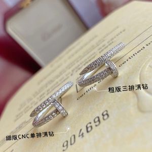 Anillos de banda de lujo Top V Gold Juste Brand Designer Full Crystal Narrow Nail Anillo de dedo abierto para mujeres Joyería de boda con caja de regalo de fiesta