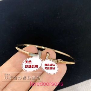 Brazalete de lujo Joyería de diseño Pulsera para hombre Tifannissm de alta calidad Hong Kong 18k Pulsera abierta de oro rosa para mujer Serie doble T Familia con caja original