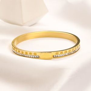 Bracelet de luxe bracelet diaomnd bijoux de créateur pour femmes mode unisexe en acier inoxydable plaqué or bijoux bracelet de créateur cadeau de Saint Valentin zl065