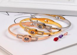 Brangle de luxe Femelle Femelle Bracelet en acier en acier inoxydable en diamant coloré coloré Fashion 18k Gilded Roman Numerals Bijoux Gift Men06503446