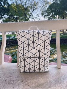 Luxe Bao Bao plié géométrique Plaid plat Pack cartables Issey Designer rhombique Plaid Daypack Miyake mode femmes sac à dos décontracté sur Carousell