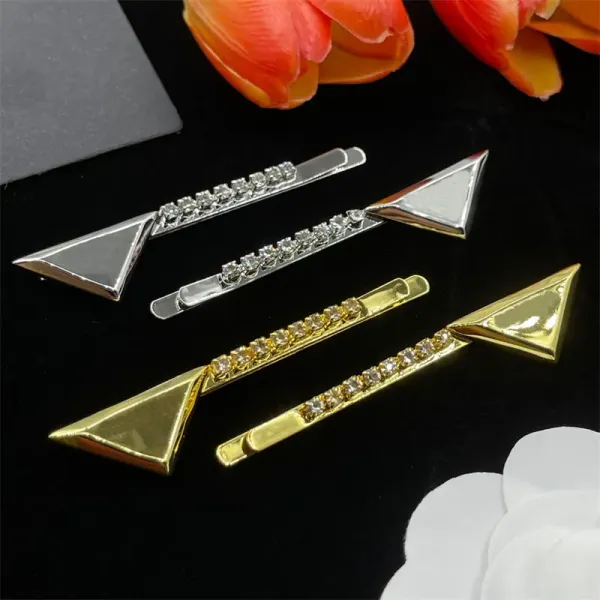 Barrettes de luxe Designer Bijoux de luxe Cheveux Cilp Géométrique Femmes Argent Or Métal Mode Pinces À Cheveux Femmes Triangle Lettre Barrettes Accessoires 2311103D