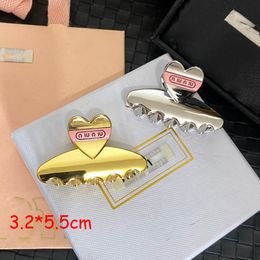 Luxury Barrettes Diseñador de chicas para mujeres Regalo Gold Silver Sechrepin Brand Classic Versátil Leisure Haircli Fashion Heart Letter Rosa Metal Shark Cabello