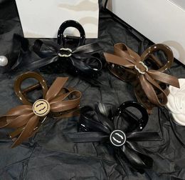 Barrettes de luxe Designer Femmes Filles Cuir Bowknot Lettre Grip Clip Marque Classique Polyvalent Loisirs Pinces À Cheveux Mode Noir Requin Épingle À Cheveux Pinces À Cheveux