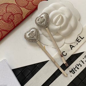 Pasadores de lujo Diseñador para mujer Chicas Plata Horquilla Marca Clásico Versátil Ocio Horquillas Moda Corazón Perla Cristal Letra Metal Tiburón Pinzas para el cabello