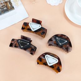 Luxury Barrettes Designer Dames Girls Triangle P-Letter Haarspeld Merk Classic veelzijdige vrijetijdshaarclips Fashion Luipard Haarspeld Haarclips