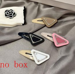 Barrettes de luxe Designer Femmes Coréen Moyen Velours Simple Triangle Épingle À Cheveux Marque BB Clip Loisirs Pinces À Cheveux Mode Carré Épingle À Cheveux Polyvalent En Cuir Pinces À Cheveux