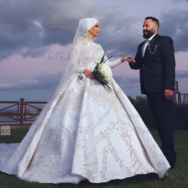 Perles De luxe robe De mariée musulmane dubaï cristal arabe à manches longues Satin col haut robes De mariée sur mesure robes De Novias